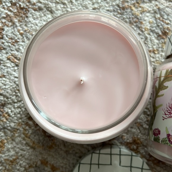 Tried & True Meadow Thistle Candle - Picture 3 of 6